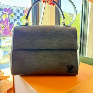Louis Vuitton Cluny MM Epi Noir Black Handbag - Full Set!